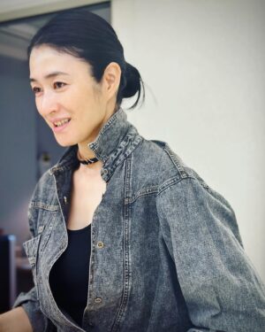 Koyuki Instagram - 本日は雑誌の撮影で、いつも行くスタジオに。

いつも仕事の後はメイクを落とすのか？
とご質問を以前頂いていました。

小雪は撮影後、必ずメイクを完全に落として帰ります。

#撮影後
#小雪
#私服