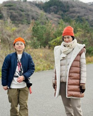 Koyuki Instagram - レギュラー番組の撮影中の様子。
今月のディレクターと小雪。
毎月なので色々なスタッフと全国の発酵料理を訪ねています。
#NHK
#Eテレ
#小雪と発酵おばあちゃん
#momiji
@momiji2022_official