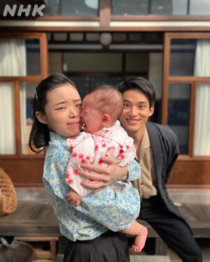 Koyuki Instagram - 愛助とスズちゃんのこんなシーンが見られたらと皆様も心から思ったと思います。。

#repost @asadora_bk_nhk 

スズちゃんの幸せな夢。
撮影現場でも思わず「これが見たかったなぁ...」という声がもれました。

#趣里　#水上恒司
#スズちゃん　#愛助さん
#ブギウギ　#朝ドラ #オフショット