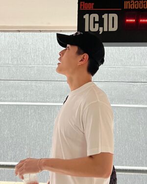 Krating Khunnarong Pratesrat Instagram - 