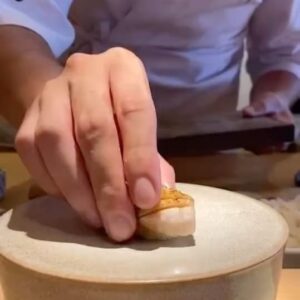 Krirkphol Masayavanich Instagram - เก็บโอมากาเสะในเครือ Sushi Ichizu ครบ 2 ร้านเลย ปกติทาน Sushi Ichizu ประจำอยู่แล้ว

เค้าเเตกไลน์ร้านใหม่ ‘ร้านKokoro Omakase’ ร้านโอมากาเสะในห้าง คอนเซปต์ Everyday Omakase คุ้มมากให้เยอะถึง 20 คำ ทุกคอร์สมีอูนิ เชฟก็มาจาก ร้าน Ichizu ด้วย
