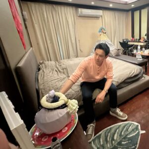 Krirkphol Masayavanich Instagram - Visiting my little brother home 🏡 มาเยี่ยมน้องชาย @beer.soranut ก่อนพาไปลอยอังคาร #RIP #untilwemeetagain I miss you 😢