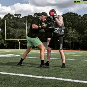Kris Moutinho Instagram - Me and my lil brother getting groovy 
.
.
.
#soulless #strikking #streetstyle #silverbackvibes #regimenttrainingcenter #RAC #lauzonmma #topgamemanagement #ufc #mma #wrestling #grappling #grateful #godisgood