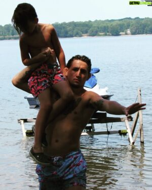 Kris Moutinho Instagram - Back when my only job was bodyguard to the clones 
.
.
.
#soulless #family #familyfirst #lakechamplain 
#grateful #godisgood