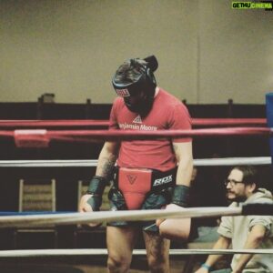 Kris Moutinho Instagram - doing little things to appease the god of war and do my part to raise money for a great cause 
.
.
.
#godofwar #fuckcancer #soulless #boxing  #mma #ufc #martialarts #myzen