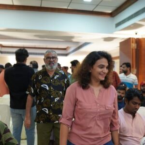 Krishna Praba Instagram - Happy birthday #lalettan ..
@rejaputhravisualmedia 
@mohanlal 
@tharun_moorthy 
#birthdaycelebration #L360 
Such a blessed evening 🙏😍

#mohanlal #fangirl #celebration #birthday #superstar #mallu #pride