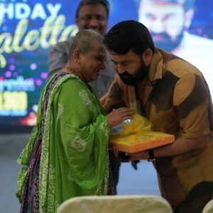 Krishna Praba Instagram - Happy birthday #lalettan ..
@rejaputhravisualmedia 
@mohanlal 
@tharun_moorthy 
#birthdaycelebration #L360 
Such a blessed evening 🙏😍

#mohanlal #fangirl #celebration #birthday #superstar #mallu #pride