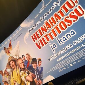 Krisse Salminen Instagram - 🩷No miten ihana päivä Tampereella🩷
Pirjon kanssa koluttiin tunnissa kaikki parhaat kaupat, saatiin upeet meikit, otettiin aurinkoa, otettiin rinkit, löydettiin vielä pari kauppaa ja lopuks nautittiin 
ensi-iltahumusta kesätyökamujen kanssa! 
Heinähattu, Vilttitossu ja kana elokuvateattereissa 15.2!
Menkääs. On ihana. #heinisleffa @yellowfilmtv @tuotantoyhtio_hihhihhii #alibullenit🌸
Ja mun upee mekko @yasapparel