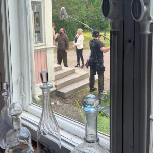 Krisse Salminen Instagram - No vielä vähän muistelen kuvauksia. 
Niin hauskat 6 viikkoa! Ens vuoden alussa EHKÄ jo näette televiisiosta ja ATKsta (ajankohdasta myöhemmin infoa)
Rakkaat lapset 2.kausi. Parasta huumoria ja valtavasti karismaa! 
Ihanaa juhannusta hei💛🩷☀️