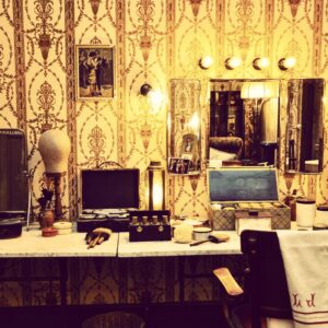 Krista Sutton Instagram - A few posts back I shared my love of the  #stagedoor.  And now....my intense love for a classic #backstage theater #dressingroom!  Pure magic!  Sigh. 😌🙏
•
⭐️ I’m talking backstage dressing rooms because three classes I’m teaching for young performers are coming up here in Los Angeles!!! 👉👉2 in Musical Theater and 1 in Improv and Comedy! (Approx age range 5-15 depending on experience) 👉👉Please go to www.kristasutton.com and click on “coaching” for all the info!  And come enjoy the magic of backstage! 📷 Photo: production designer Anne Seibel for the film “Magic In the Moonlight”
•
•
#multicreative #actress #singer #illustratorlife #artlife #latheater #latheaterclasses #losangelestheater 
#penandink #illustration #laactress #photostylist #Creativityfound #homeinthestudio #handsandhustle #lacreative #etsyshop #eclecticdecor #vintagedecor 
#creativemommy #showyourwork #mycreativebiz #whatwomencreate 
#artistmeetsmother