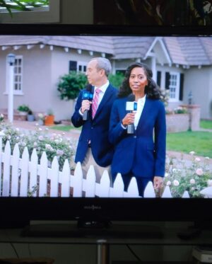 Kristen Ariza Instagram - 2023 was all the things!

• My Geico spot is the gift that keeps on giving 🏈 🙏🏾 Thank you @rmbcasting and a huge TY to every single person who messaged me to say they saw it playing during their favorite football game or randomly while they watched their favorite soap opera! Truly made me so happy! 
•Celebrated my 10th anniversary in Spain ❤️ and went to Italy with some of my favorite people
•Came home to a gnarly actor’s strike but still managed to eek out meaningful work in front of the camera and behind the mic #dubbingforthewin
•A film I shot during pandemic made its world premiere at the #TwinCityFilmfestival and I traveled near and far to visit family. 
•Leaving 2023 not mad at what I didn’t book or the opportunities that seemingly passed me by. Instead am super grateful for the vacancy I was able to fill by those *missed opportunities*
•I am healthy and am blessed after over 20 years that I may continue doing the thing that I love, supported by the most wonderful family and surrounded by a friend group like none other. 

Peace out ✌🏾’23 —> 💋 2024 LFG! HAPPY NEW YEAR EVERYONE 🎊
•
•
• #yearinpictures #italy2023 #spain2023 #actorslife🫶🏾 #justthetip🎬 #roundthewaygirl #hny