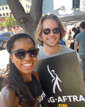 Kristen Ariza Instagram - Day 1: @sagaftra STRIKE 🪧
WE👏🏾DIDN’T👏🏾COME👏🏾TO👏🏾PLAY
.
I’ve been a member for 23 years and I couldn’t be more proud of my Union than I am right now! ❤️

The livelihoods of fellow and future members is at stake. What we want is simple—a fair contract
•
•
#lfg #happystrikeday #actors #wga #iatse #dga #unionstrong# #actorslife🎭 #walkitout 💪🏾