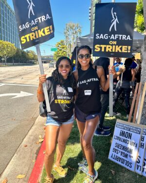 Kristen Ariza Instagram - Day 1: @sagaftra STRIKE 🪧
WE👏🏾DIDN’T👏🏾COME👏🏾TO👏🏾PLAY
.
I’ve been a member for 23 years and I couldn’t be more proud of my Union than I am right now! ❤️

The livelihoods of fellow and future members is at stake. What we want is simple—a fair contract
•
•
#lfg #happystrikeday #actors #wga #iatse #dga #unionstrong# #actorslife🎭 #walkitout 💪🏾