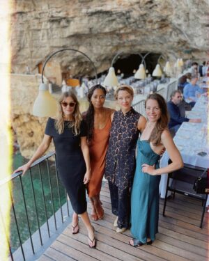 Kristen Ariza Instagram - 16 people in a house on the Italian countryside. It’s very much giving #whitelotus vibes 🫣 and could’ve easily turned into a version of Real World vs Road Rules😜 But we are having us a time I tell ya! And we still got plenty of days left. ♥️ this crew 
•
#italy 🇮🇹 #pistolapeople #photodump #summer2023☀️🏖 #allthebread #allthewine #allthethings 🍷 🥖 🧀