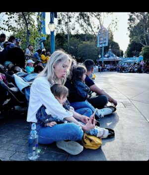 Kristen Hager Instagram - My girl ♥️

Happy Mother’s Day to all the Moms out there ♥️