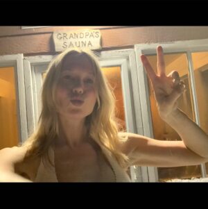 Kristen Hager Instagram - postcards from 🇨🇦 part ✌🏼