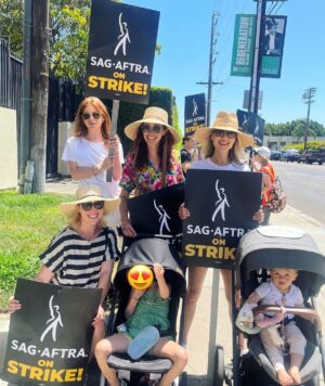 Kristen Hager Instagram - Got the band back together 🇨🇦🇨🇦🇨🇦

#SAGAFTRAstrike #SAGAFTRAstrong #power2performers