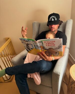 Kristen Hager Instagram - To quote Jasper Jones, we Fucking Love you @mattjonesisdead 

Happy Father’s Day to the Dads ♥️