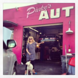 Kristen Johnston Instagram - So I'm driving around and just as my "low oil" light comes on, I happen to see....