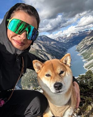Kristiina Mäki Instagram - Is it fox? Yep with dog’s harness.🤫
~
#BILLY #livigno #shibainu