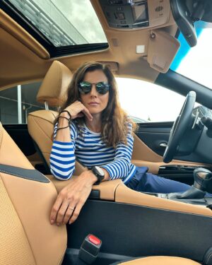 Kristiina Mäki Instagram - Odvezeš Ravku do servisu a nafasuješ byznys káru pro paninky, vůbec to nebylo špatný 😃
Díky @lexuscz 
~
#toyotaceskarepublika #lexusceskarepublika