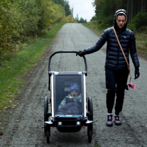 Kristiina Mäki Instagram - Král(íček) Šumavy
~
Foto: @ian.fris 
#yourmajesty #KAAPO #thule #thulefamily #charriotcross #bringyourkids