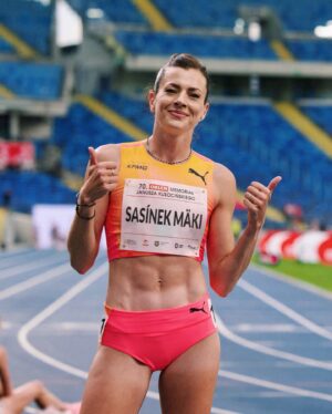 Kristiina Mäki Instagram - Happy with my first 1500m 😍 4:05,62
Next stop: @marsmeeting 🇫🇷
Foto: @jsemondra @olympijskytym 
#chorzow #poland #trackandfield #fastestSeasonOpener