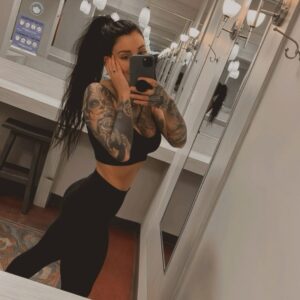 Kristina Bisson Instagram - Beaucoup de temps et d’énergie pour pas grand chose 🤣