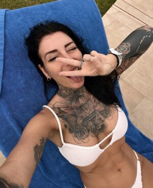 Kristina Bisson Instagram - Fait chauuuuud ☀️