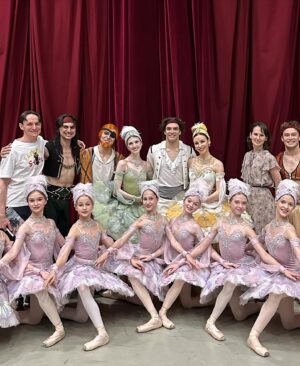 Kristina Kretova Instagram - Всегда счастливы возможности станцевать в @novat_nsk 🫶🫶🫶

Тем более премьеру спектакля « Корсар» в редакции @aleksandr_omar 

Спасибо Вам, дорогие зрители Новосибирска, за ваши стоячие овации 🙏🏻
 Спасибо всей труппе за поддержку и помощь в подготовке спектакля! Для нас с @igortsvirkofficial это тоже была премьера 🫶

Диана, @dianakozhurenko тебе отдельное спасибо за гостеприимство 🫶