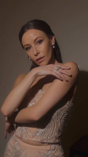Kristina Kretova Instagram - Вчера на премии « OK» @okmagazine_ru 
Очень хотелось сверкать 💫💫💫

Кажется получилось)
За эту возможность благодарю 
@mastersuit 
@ramon_mastersuit 
@chekotin_jewellery