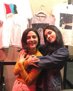 Kristina Reyes Instagram - got to be a groupie & sell merch for my fav band last night @wearewyland !! 🌟