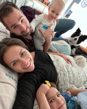 Kristýna Hrušínská Instagram - 🍀PF 2024🍀 

A mějte se rádi! 🩵