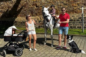 Kristýna Hrušínská Instagram - 🐎☀️💙

Vojta nás trošku přerostl🙃