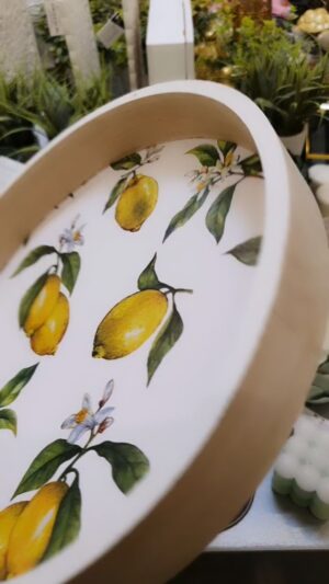 Kristýna Šebíková Instagram - Pojďte se semnou podívat do @kik.cz ❤️

Sezóna 🍋 je tady a pokud jste jejich fanoušci jako já, najdete tu hned několik krásných kousků.
Na své si přijdou zahradníci, Ti co plánují svatbu, i maminky holčiček, protože nabídka z dětské kolekce je také velmi povedená 🤍

Pokud chcete další tipy, dejte mi ❤️ pro pokračování a nezapomeňte si video uložit 🚩

#lovekik #inspirace #inspiracezobchodu #nakup #tipyprobydleni #bydleni #kikcz