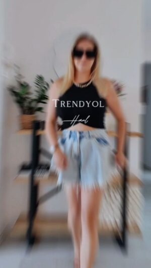 Kristýna Šebíková Instagram - Další můj oblíbený kousek jsou tyto virální džínové kraťásky.

Chceš na ně odkaz? Napiš mi do komentáře ❤️ a já Ti ho pošlu 🔗🥰

#fashion #fashionstyle #fashionblogger #fashioninspo #dnesnosim #dnesoblekam #ootdfashion #modniinspirace #inspirace #outfitinspirace #ootdcz #blondehair #ootdczsk
