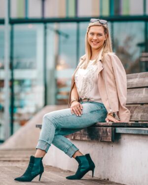 Kristýna Šebíková Instagram - 📸 Další fotka do albíčka 😊
Foto: FB Petros Art

#photooftheday #photography #dnescestujem #dnesnosimcz #ootdcz #fashioncollection#ootdfashion #zivotnistyl #modniblogger #lifestyleinspiration#fashioninstastyle #galeriesantovka #olomouc #czech #czechfashionstyle #czechgirl #modniinspirace2023 #inspiracekazdyden #outfitoftheday