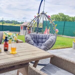 Kristýna Šebíková Instagram - Krásné ráno 🌄 🍹
Znáte nápoj Kombucha, který posiluje imunitní systém, podporuje trávení a střevní mikroflóru, pomáhá při hubnutí a ještě je nazýván nápojem dlouhověkosti?
Že ne? Tak to musíte napravit 👌 jedna se o fermentovany nápoj z černého čaje a je to naprostá bomba. Kdo Kombuchu zná, jistě mi dá za pravdu ❤️ 

Najdete v několika příchutích, my jsme si zamilovali Malinu / Raspberry ❤️

Seženete na @topnatur.cz, kde vám do dnešní půlnoci platí kód KRISTY15. Ve stories a výběru máte i další tipy, co na eshopu určitě přihodit do košíku, plus najdete i doporučení, čím můžete obdarovat paní učitelky 🥰

K.
#topnatur #kombucha
#napojdlouhivekosti #podporaimunity #imunita #travicisystem #zdravi #tipproneblboumamu #probiotika #blacktea #biodrink #zahrada #domecek #rodinnydum#dum *spolupráce 🤎