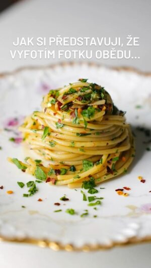 Kristýna Šebíková Instagram - Máte to stejně? Já už fakt nevím, kde dělám chybu 🤣

 #spaghettiaglioolio jsou u nás opravdu oblíbené 🍝 jen mé  #instafrandly jídlo to opravdu nebude.

Ingredience kupuji na @grizly.cz
-s kody kristynasebcz nebo kristynasebsk máte na celý eshop slevu 🤍 tak dobrou chuť 😚

#spaghetti #foodporn #foodphotography #foodphotography #instafood #spagety #recipe #recipeoftheday *dlouhodobá spolupráce