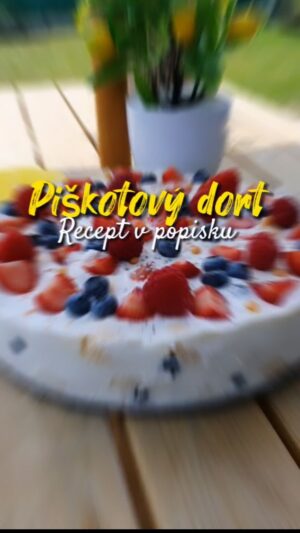 Kristýna Šebíková Instagram - 🫐🍓Nejjednodušší piškotový dort 🍓🫐

Tento dort v rodině milujeme a na léto je jak dělaný, protože je lehký jak na přípravu tak pro žaludek 🤩

Recept :

▫️ Velké balení piškotů
▫️Velká vanička polotučného tvarohu
▫️ Velký bílý jogurt
🍓🫐 Ovoce dle chuti nebo co dům a zahrádka dá 😌

Smícháte Tvaroh a bílý jogurt, lehce osladíte ( já používám třtinový cukr) a pokud máte rádi vanilku, tak přidejte mletou vanilku. Já používám Vanilkový bourbon z GRIZLY💛
Přichystáte si dortovou formu a vystelete piškoty, potom dáte vrstvu krému, pak ovoce, opět piskoty a krém.... Opakujte tak dlouho, dokud vám dají suroviny. Zákončíte ovocem a dáte nejlépe přes noc do ledničky. 🥶

Lehčí a chutnější dort tu nenajdete 👌❤️

Třtinový cukr a Vanilkový extrakt pořizuji na @grizly.cz
▪️ ▪️ ▪️ S kódem: KRISTYNASEBCZ nebo kristynasebsk máte na celý eshop slevu 🤍 ▪️▪️▪️

Dejte vědět, až vyzkoušíte 🥰
Recept si uložte, ať se k němu můžete kdykoli vrátit 😌❤️

#recept #receptyprodeti #jednoduchyrecept #nepecenydort #piskotovydort #ovocnydort #ovoce #grizlycz #recipe #leto #lehkydort #easyrecipe #cake #fruitcake *spolupráce