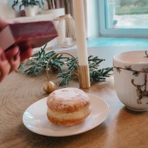 Kristýna Šebíková Instagram - Na eshopu @bellarosecz právě probíhá 20% sleva na vše.
Stačí zadat kód: VANOCE2023 💫
Můžete si pořídit například ikonický svícen od @fermliving, jedinečný vánoční hrneček od @kahlerdesign a nebo nádhernou svítící girlandu od @startradingab 🌿

Akce platí do 19.11.2023

#vanoce2023 #vanocniinspirace #vanoce #bellarose #bellarosecz #fermliving #kähler #kählerdesign #bydleni #bydlenisnu #bydlenislaskou#mujdomov #bydleniinspirace #inspiracebydleni #rodinnydum #interiordesign #interierovydesign #designinspiration #moderninterior #interierczsk #wooddesign #woodfurniture #scandihome *spolupráce