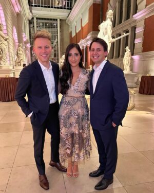 Krystina Alabado Instagram - Last night was 💫 singing at the MET ✨ shoutout to these two glorious humans for filling my musical heart up with magic and dreams this year, from LA to NYC! @pasekandpaul ☀️And thank you to my queen @erikahenningsen for this OUTFIT!!! 📷 @danielle_perelman ♥️