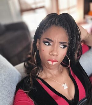 Krystina Arielle Instagram - Celebrating 25 years of Phantom Menace playing Fake Amidala AND Mace Windu?! I call that a win, dude. Thank you @cotnoir , @thestarwarsminute , @dynastytypewriter and the absolutely Stellar Cast and Crew of this live reading. I laughed so hard my sides hurt. 💞 
·

Makeup: @bonnieeliz_ 
Dress: @elhofferdesign 
#thephantommenace #naboomovie