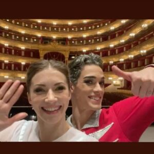Ksenia Zhiganshina Instagram - Ура! Сказка состоялась! Не смотря на «ковидную ситуацию», бесконечные замены в составах, мы добрались до 4.01.2021!!! Спасибо всем за поздравление и дорогим педагогам @nadezhdagracheva19  @ruslan_skvortsov_of  и моему партнеру @davidmottasoares