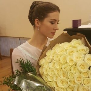 Ksenia Zhiganshina Instagram - Ура! Сказка состоялась! Не смотря на «ковидную ситуацию», бесконечные замены в составах, мы добрались до 4.01.2021!!! Спасибо всем за поздравление и дорогим педагогам @nadezhdagracheva19  @ruslan_skvortsov_of  и моему партнеру @davidmottasoares