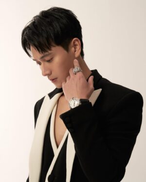 Kuan-Ting Liu Instagram - 金鐘58
Golden Bell Awards

Thanks to:
Suit: @balmain
Shoes: @louboutinworld
Jewelry: @cartier
Makeup: @sovenhomuha
Hair: @dustin_four_hair
Styled by: @chenghan_han
Photo: @33lightning33

#GBA58