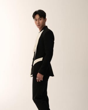 Kuan-Ting Liu Instagram - 金鐘58
Golden Bell Awards

Thanks to:
Suit: @balmain
Shoes: @louboutinworld
Jewelry: @cartier
Makeup: @sovenhomuha
Hair: @dustin_four_hair
Styled by: @chenghan_han
Photo: @33lightning33

#GBA58