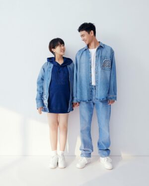 Kuan-Ting Liu Instagram - 我會永遠記得從南部和豆北上直接開到婦產科的那一晚，我在加油站的廁所收到豆傳來的訊息，兩個字，很簡短很明確又不那麼明確，兩個字：有了。然後人就不見了，等等，是什麼意思？妳前面跟我說要驗尿妳沒有想尿，所以有了，是有尿的意思嗎？還是什麼的意思？？留下滿頭問號的我以及無限的想像空間。
我在手術房外想著那天晚上彷彿是昨夜，而此刻我的心跳頻率應該不會輸給小太陽，在這種緊張的時刻需要很多的指令去抓住去跟隨，讓聽從指令的身體緩和不知所措的心，爸爸坐在這裡等，爸爸穿隔離衣，爸爸洗手，爸爸可以進來，爸爸坐媽媽這裡，我終於又再見到妳了，我握著豆的手，看著她，就看著她，我要記得她這麼辛苦又充滿光輝的模樣，然後，哭聲！喔！小太陽，你出生了，喔，兒子，我是把拔她是馬麻，沒事沒事你別害怕，謝謝醫生，謝謝妳們！謝謝妳們的悉心照顧，小太陽平安來到這個世界上了。謝謝，謝謝，好喔把拔先到外面等。
我又坐在外面等了，只是裡面多了一個人，我聽著兒子洗澡的哭聲，聽著豆跟醫生的談話聲，想著這一路以來，想著想著護理師叫我來確認一下，十根手指12345678910，十根腳趾12345678910，好久沒有這麼專心的從一數到十了，你想抱他一下嗎？可以嗎？可是他還這麼小，兒子這是我每天晚上都會唱給你聽的歌，You are my sunshine,my only sunshine,you make me happy,when skies are gray,you’ll never know dear,how much I love you,so please don’t take my sunshine away.