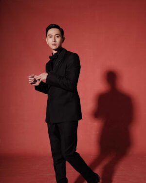 Kuan-Ting Liu Instagram - 金馬獎60歲生日快樂🎊

Suit: @zegnaofficial 
Jewelry: @cartier 
Shoes: @louboutinworld 
Stylist: @chenghan_han 
Makeup: @wenlee___ 
Hair: @dustin_four_hair 
Photo: @sanko_chi 

#金馬60 
@goldenhorsefilmfestival