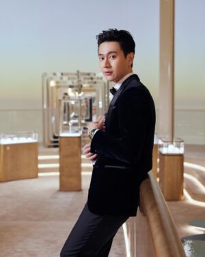 Kuan-Ting Liu Instagram - Welcome to 
“Watches And Wonders 2023”
鐘錶與奇蹟日內瓦高級鐘錶展

#cartierwatchmaking 
#watchesandwonders 

Suits: @boss
Makeup: @sovenhomuha
Hair: @dustin_four_hair
Stylist: @chenghan_han @aladdinxiao
Photo: @hungyihsieh